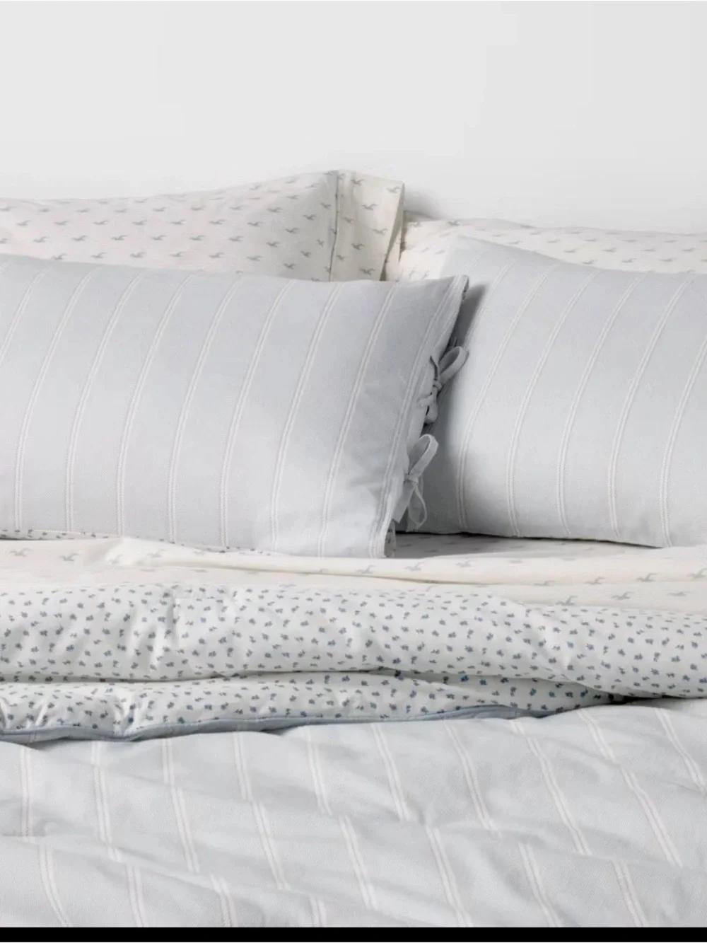 NWT TWIN \ TWINXL Hollister Target Percale Patchwork Comforter Set Floral Blue